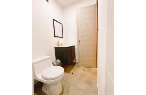 Tejada Alta Casa | Amplia habitación privada con baño privado y TV