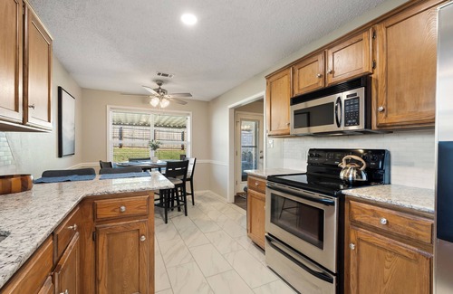 Van Buren Casa | Amy Ln-Newly Remodeled Home w/Outdoor Dining Area