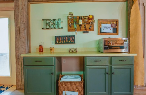 Nashville Cabina | An 1860s original log cabin ​​​close to downtown Nashville!