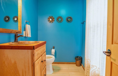 Nashville Cabina | An 1860s original log cabin ​​​close to downtown Nashville!