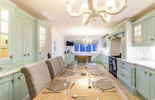 Aberdulais Cabaña | An impressive holiday home, perfect for a family break.