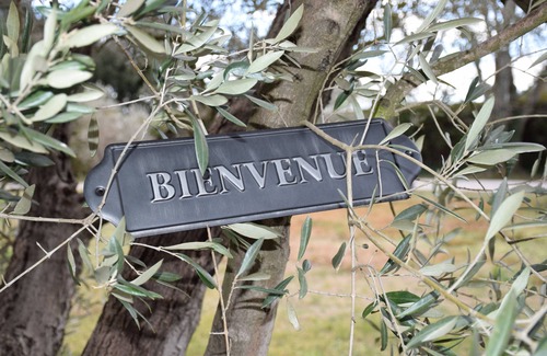 Cornillon-Confoux Casa | Un apartamento independiente en una bonita propiedad en el campo ...