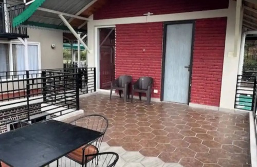 Naukuchiyatal Cabaña | An independent Cottage with mountain view and 10 minutes walk from the lake.
