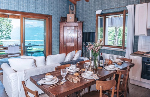 Levo Casa | Un oasis en medio de la naturaleza: casa de piedra de 3 habitaciones amueblada con buen gusto con estanque