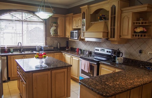 Ciudad Cariari Casa | Ana's Place: Casa de lujo para 10