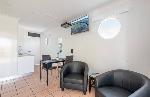Noosaville Hotel | Anchor Motel Noosa