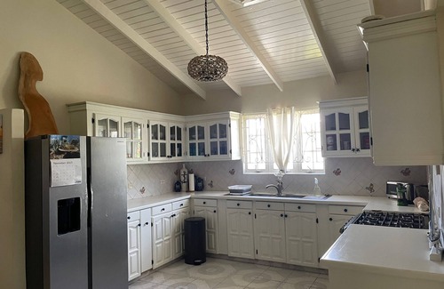 Welches Casa | Anchor Villa , 4 bedroom single family home Steps to the beach .