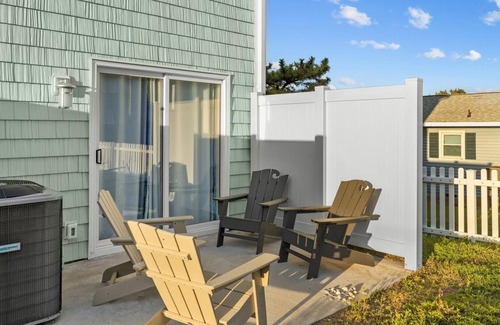 Atlantic Beach Condominio | Anchors Away Unit 2 2 Bedroom Duplex by RedAwning
