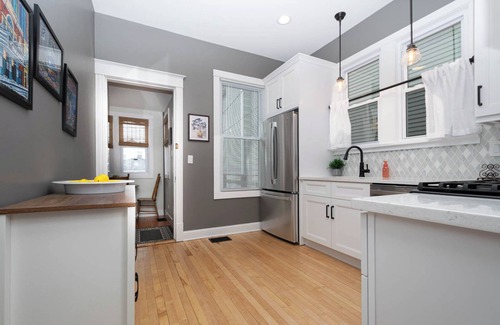 Ravenswood Casa | Andersonville Charming 3 Bedroom/2 Bath House with Family Room plus Yard & Patio