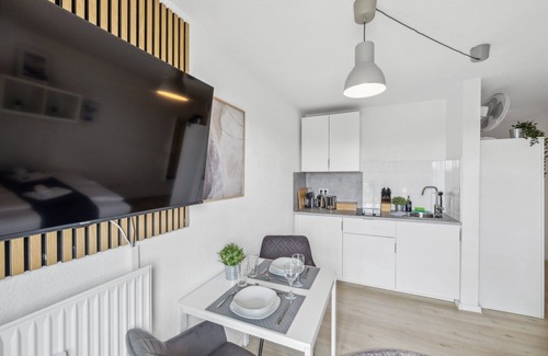 Kaiserslautern Apartamento | ANDRISS: Study & Work Apartment - Balcony - Kitchen