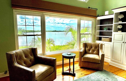 Bokeelia Casa | Angler's Luxury Waterfront in Bokeelia - Infinity Pool, Dock and Outdoor Bar