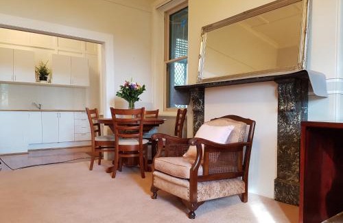 Forbes Apartamento | Anglesey House Iconic Forbes CBD Heritage Home