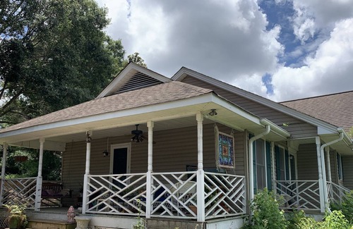 Easley Casa | Animal friendly, personalized and close to everything