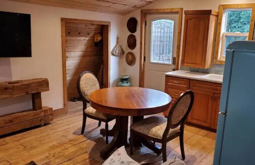 Burlington Casa | Animal Lovers Dream! Barn Loft stay in Burlington complete with Highland Cows