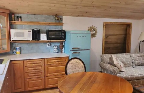 Burlington Casa | Animal Lovers Dream! Barn Loft stay in Burlington complete with Highland Cows