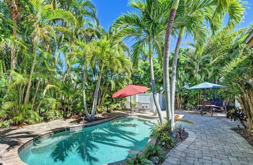 Holmes Beach Casa | Anna Maria Island Edgewater Bungalow