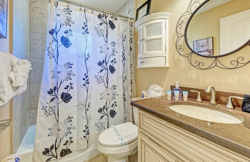 Holmes Beach Casa | Anna Maria Island Edgewater Bungalow