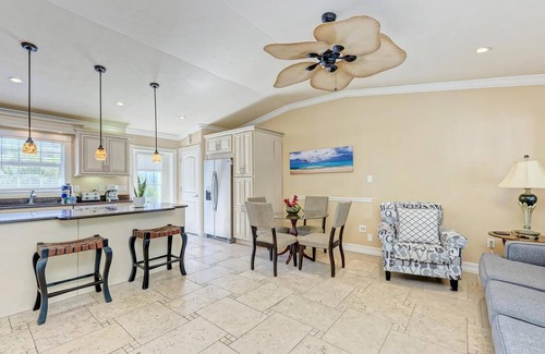Holmes Beach Casa | Anna Maria Island Edgewater Bungalow