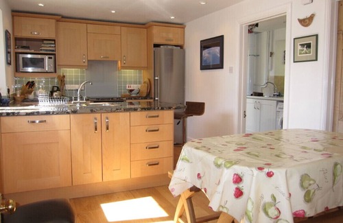 Totnes Casa | 'Annacombe': la paz y la tranquilidad, cochera convertida por Costa y Dartmoor