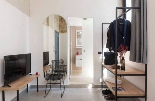 Gemmayzeh Apartamento | Anoor 201 Studio in Gemmayze W/ 24/7 Power