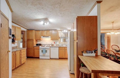 Gentryville Casa | Another Oasis just 6 miles from Holiday World