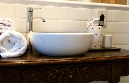 Leith Casa | Antler Guest House
