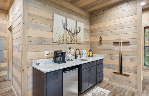 Gatlinburg - Pigeon Forge Cabina | Antler Ridge 3 Bedroom Cabin by RedAwning