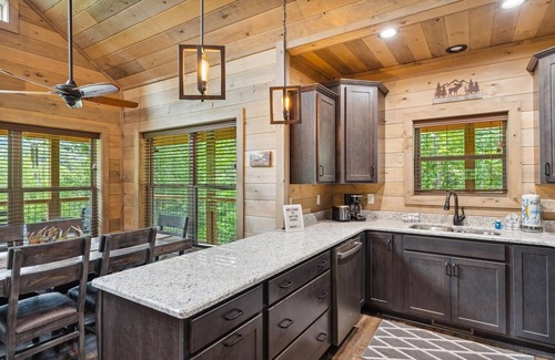 Gatlinburg - Pigeon Forge Cabina | Antler Ridge 3 Bedroom Cabin by RedAwning