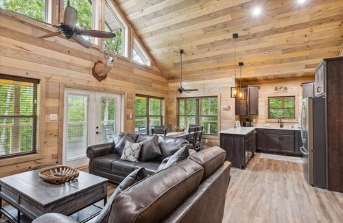 Gatlinburg - Pigeon Forge Cabina | Antler Ridge 3 Bedroom Cabin by RedAwning