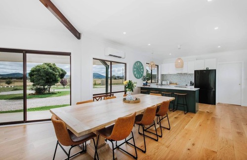 Erudgere Casa | Anton Pavilion Cheerful Country Solace in Mudgee
