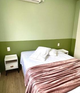 Santo Angelo Apartamento | Ap de 2 quartos com AR, wifi e garagem - Bairro tranquilo