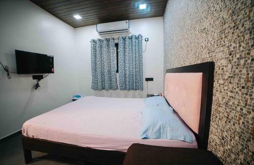 Andheri West Apartamento | Ap3. Cozy AC Studio W/ Kitchenette Nr Kokilaben Hosp.