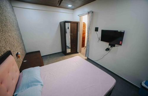 Andheri West Apartamento | Ap3. Cozy AC Studio W/ Kitchenette Nr Kokilaben Hosp.