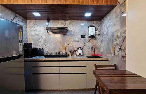 Andheri West Apartamento | Ap3. Cozy AC Studio W/ Kitchenette Nr Kokilaben Hosp.