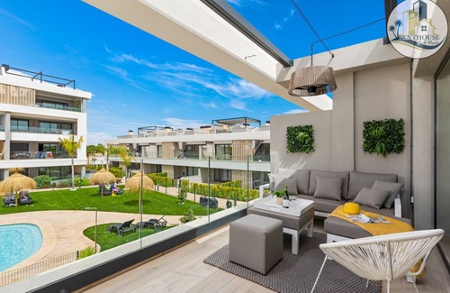 Torre-Pacheco Apartamento | Apartamento 'Penthouse Santa Rosalia' con piscina privada, Wi-Fi y aire acondicionado