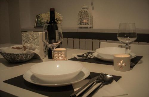 Genil Apartamento | Apart BLANCO para ESQUÍ y ALHAMBRA. Garaje privado