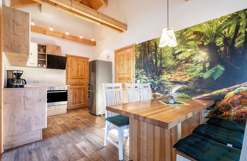 Augustusburg Apartamento | Apartamento 'Blockhaus - Ferienwohnung Sunrise' con jardín compartido, balcón y Wi-Fi