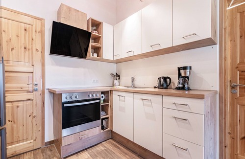 Augustusburg Apartamento | Apartamento 'Blockhaus - Ferienwohnung Sunset' con jardín compartido, balcón y Wi-Fi