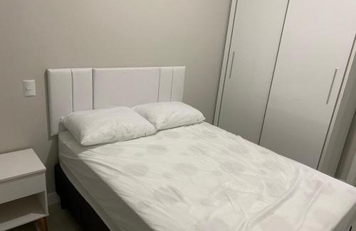 Governador Celso Ramos Apartamento | Apartamento com piscina a 100 metros da praia