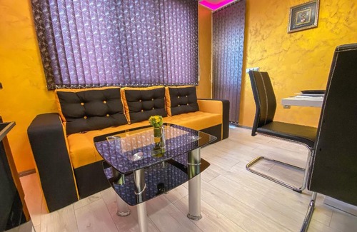 Hisarja Apartamento | Apartament Tiana Lux