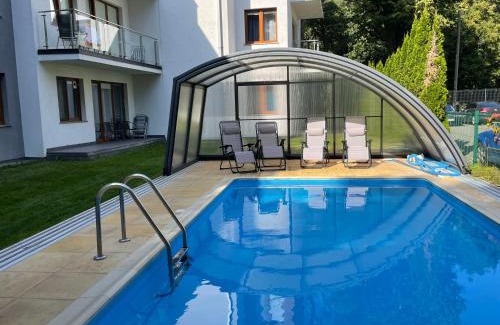 Jastrzebia Gora Apartamento | Apartament z ogródkiem, basen, garaż, Villa 4 Pory Roku