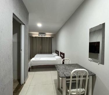 Patos de Minas Apartamento | Apartamento 103 - Suíte com ar condicionado