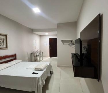 Patos de Minas Apartamento | Apartamento 103 - Suíte com ar condicionado
