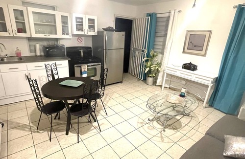 Cangrejo Arriba Apartamento | Apartment 6 Minutes from Airport