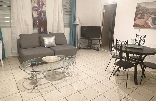 Cangrejo Arriba Apartamento | Apartment 6 Minutes from Airport