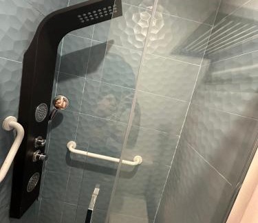 Santa Iria de Azoia Apartamento | Apartamento com suíte e jacuzzi