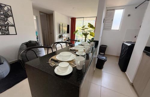 Sabaneta Apartamento | Apartamento con vista a la montaña, piscina y gym