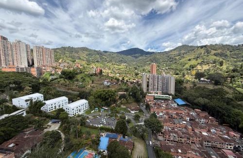 Sabaneta Apartamento | Apartamento con vista a la montaña, piscina y gym