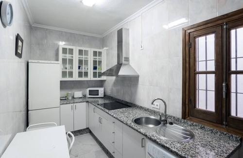 La Florida Apartamento | Apartamento en el centro histórico de Sevilla. WiFi y parking gratis. [CC2]