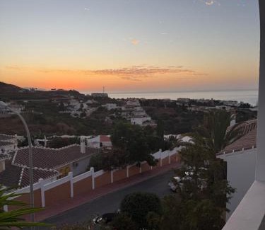 Torrox Costa Apartamento | Apartamento Florkin vacacional acogedor recién reformado con vistas al mar